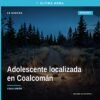 Imagen ilustrativa de una joven adolescente caminando con expresión tranquila en una calle urbana de Coalcomán, Michoacán —