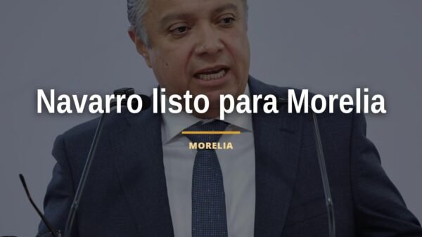 Fotografía de Luis Navarro, secretario de Finanzas y Administración de Michoacán, hablando ante micrófono en Morelia; luis
