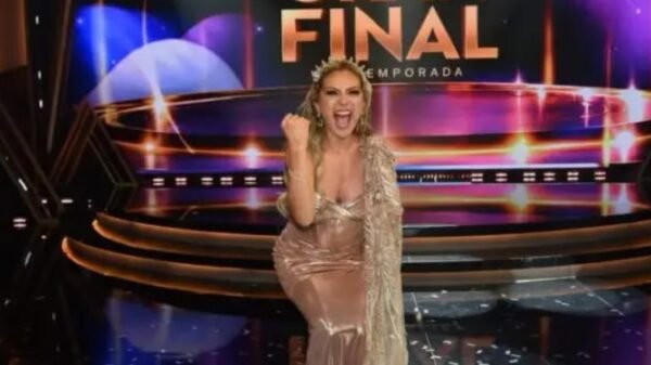 Mariana Ochoa ganadora de 'La casa de los famosos México', sonriente y emocionada en la final del reality