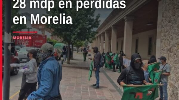 Foto simbólica de cierre comercial en el Centro Histórico de Morelia tras movilizaciones del FNLS, con letreros de 'cerrado'