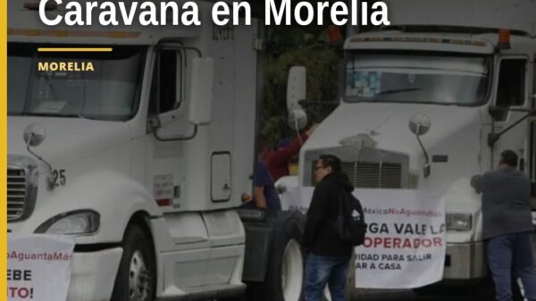 Caravana de camiones de carga pesada circulando por el Periférico de Morelia, con banderas y letreros sobre subsidio de