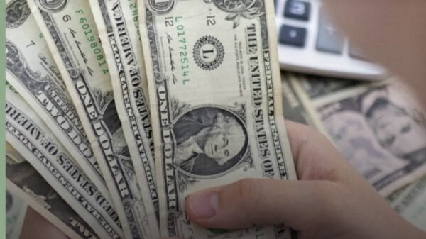 Gráfica mostrando el precio del dólar hoy con cotización en 18.60 pesos mexicanos por dólar, fecha 26 de octubre de 2026