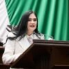 Diputada Diana Espinoza Mercado hablando en tribuna del Congreso del Estado de Michoacán sobre emplacamiento de origen