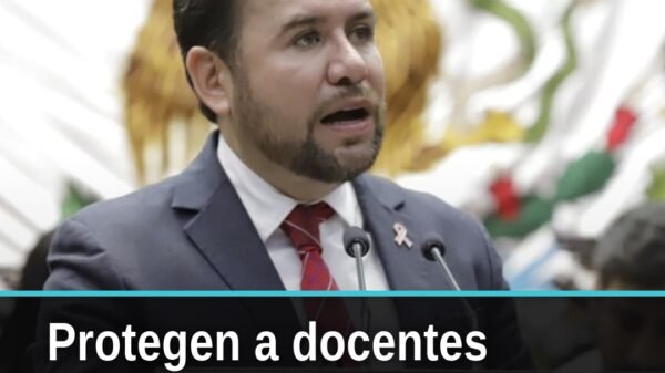 Reyes Galindo Pedraza presenta iniciativa docentes michoacán en el Congreso de Michoacán en Morelia