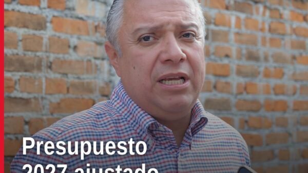 Fotografía institucional de Luis Navarro García, secretario de Finanzas y Administración de Michoacán, hablando sobre el