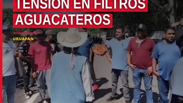 Tensión en filtros aguacateros: productores y transportistas en un filtro de Uruapan, Michoacán, el 30 de octubre de 2026