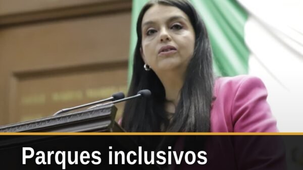 Diputada Teresita Herrera Maldonado hablando en el Congreso del Estado de Michoacán sobre parques inclusivos michoacán