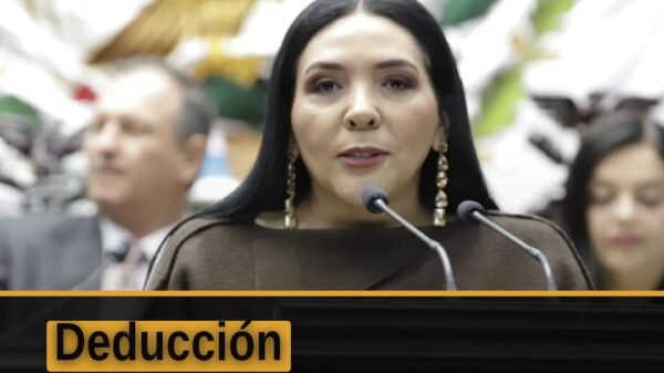 Diputada Adriana Campos Huirache presentando iniciativa sobre deducción inscripción escolar en el Congreso del Estado de