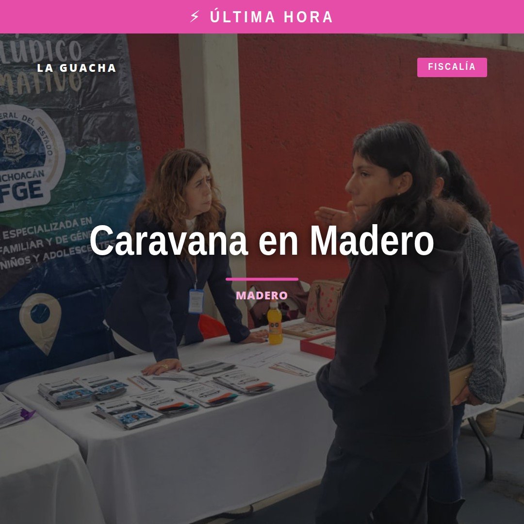 Personal de la Fiscalía Michoacán en stand informativo durante la caravana para prevención violencia contra mujeres en la