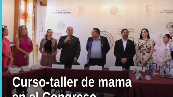Grupo de mujeres trabajadoras del Congreso del Estado participando en el curso-taller de prevención cáncer de mama en