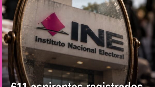 Imagen representativa de personas entregando documentos en una oficina electoral en Morelia, relacionada con aspirantes