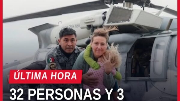 Helicóptero de la Secretaría de la Defensa Nacional realizando rescate aéreo de personas en el rancho Génesis, Ensenada