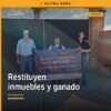 Ilustración simbólica de documentos de propiedad y llaves entregadas a una mujer en Huaniqueo, representando la restitución