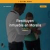 Ilustración simbólica de una llave entregada frente a una casa en Morelia, representando la restitución inmueble morelia