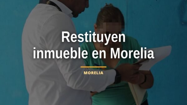 Ilustración simbólica de una llave entregada frente a una casa en Morelia, representando la restitución inmueble morelia