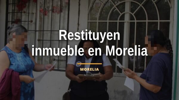 Ilustración simbólica de una llave entregada sobre un plano de casa en Morelia, representando la restitución inmueble morelia