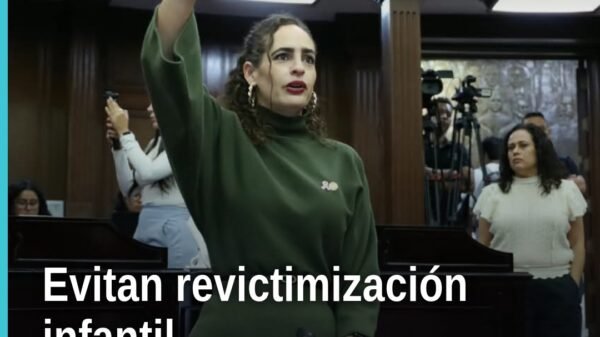 Diputada Sandra Arreola Ruiz presentando iniciativa para evitar revictimización infancia en Morelia, Michoacán