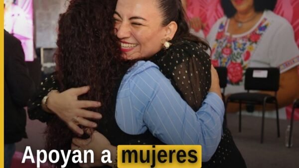 Mujeres con cáncer reciben apoyo de la Sedebi en Morelia, Michoacán, con entrega simbólica de apoyos y personal médico