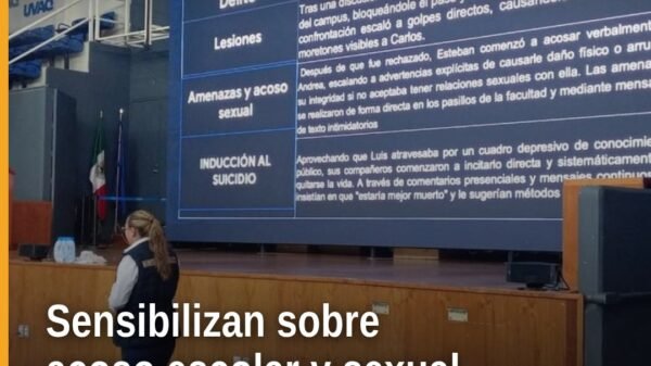 Imagen de una charla informativa sobre acoso escolar y acoso sexual con estudiantes de la UVAQ en Morelia, Michoacán