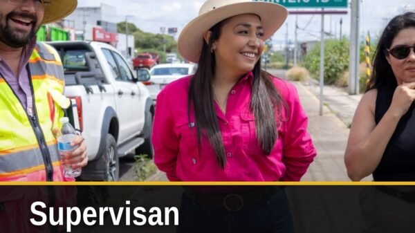 morebús morelia: vista aérea de carriles confinados en construcción y una estación con diseño moderno en Morelia, Michoacán