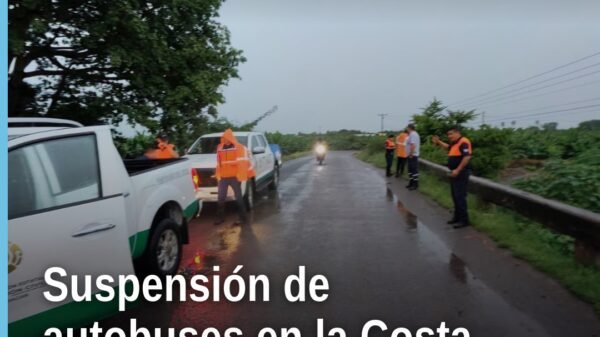 Mapa meteorológico con huracán Simon categoría 4 acercándose a la costa de Michoacán, destacando zona de vigilancia desde