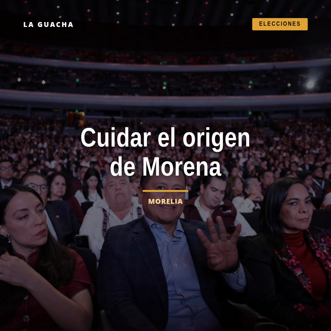Carlos Torres Piña hablando ante micrófono en evento conmemorativo de 15 años de Morena en Morelia, Michoacán, enfatizando