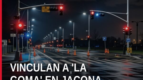 Ilustración simbólica de una balanza de justicia y un escudo con la leyenda 'Fiscalía Michoacán', junto al texto