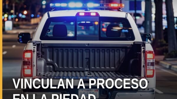 Ilustración simbólica de una balanza de justicia y documentos judiciales con el texto 'vinculación a proceso la piedad' en