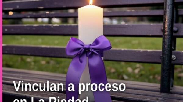 Ilustración simbólica de una balanza de justicia con fondo de edificio residencial en La Piedad, vinculación a proceso la