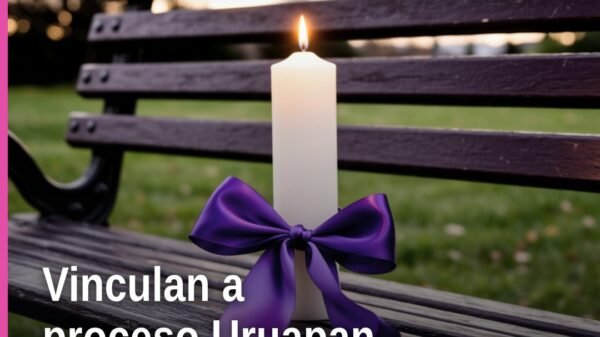 Ilustración simbólica de balanza de justicia y edificio de fiscalía en Uruapan, relacionada con vinculación a proceso uruapan